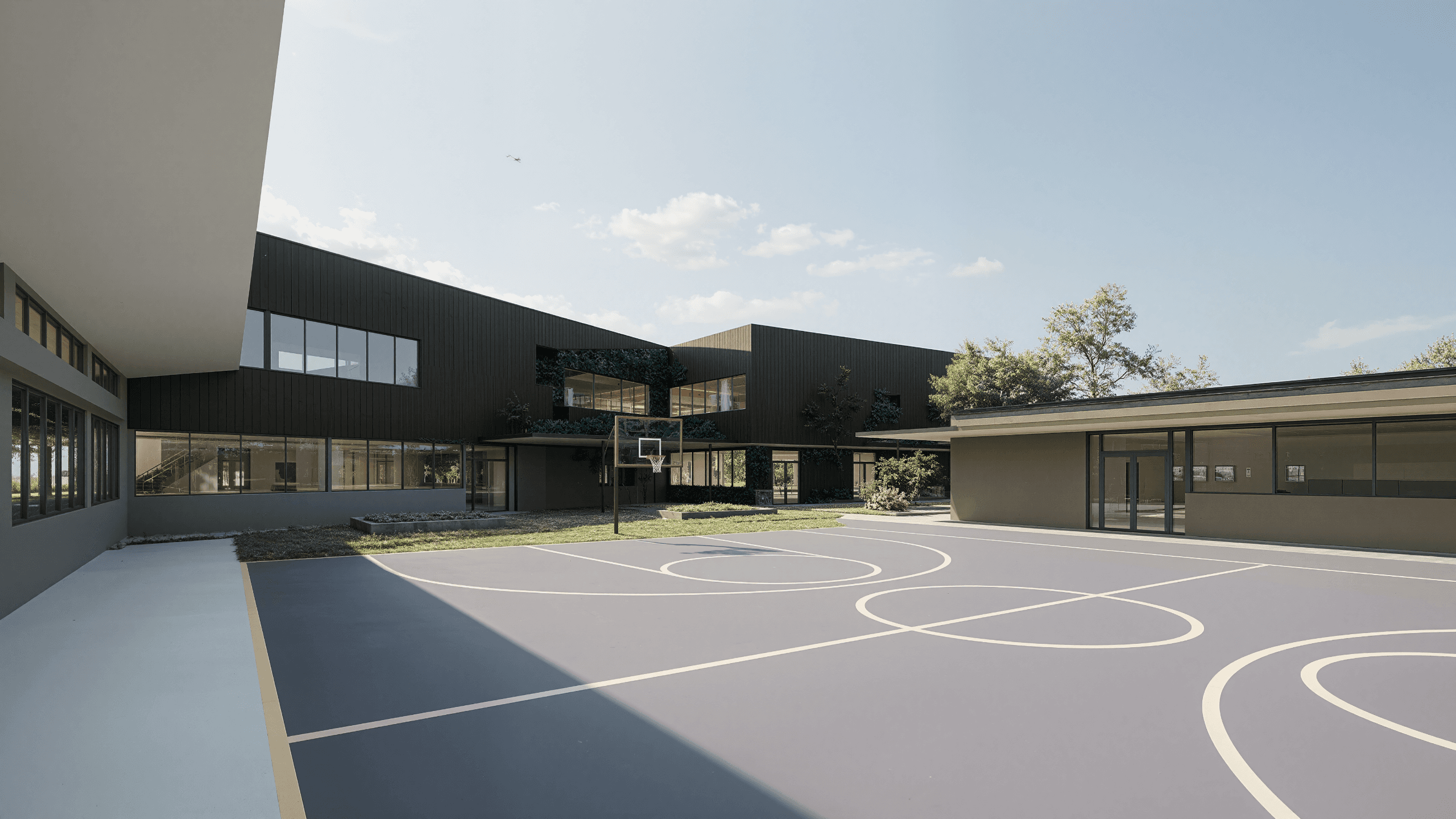 Illawarra School: Outdoor court and covered circulation
